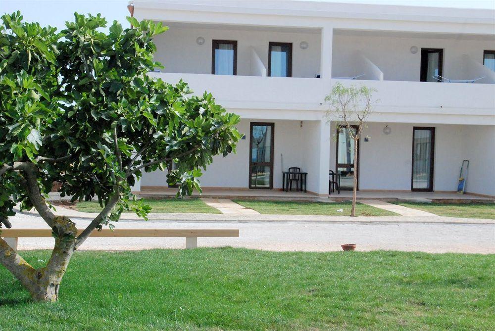 Torre Guaceto Resort Carovigno Luaran gambar